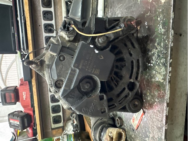 Авто генератор 0124425071 BOSCH