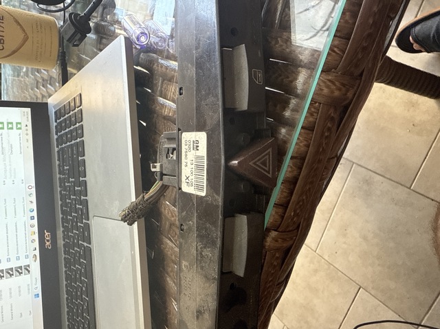 Кнопка аварійки Опель Астра H