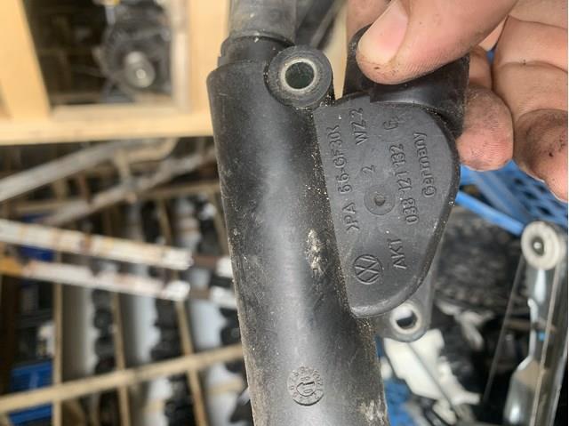 Водяний патрубок 038121132G VAG