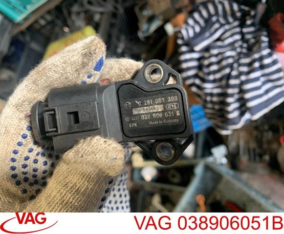 Датчик тиску наддуву (датчик нагнітання повітря в турбіну) 038906051B VAG