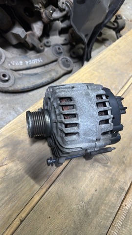 Генератор автомобільний 03L903023L VAG