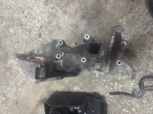 Кронштейн кріплення генератора 03L903139Q VAG