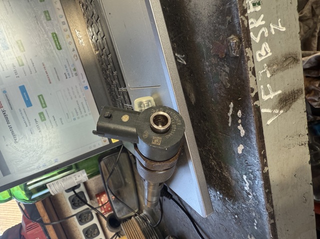 Форсунка паливна 0445110351 BOSCH
