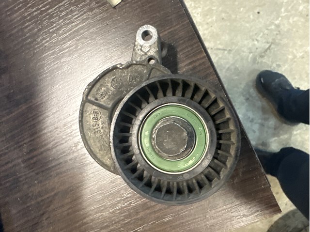 Натягувач приводного ременя 04L903315B VAG