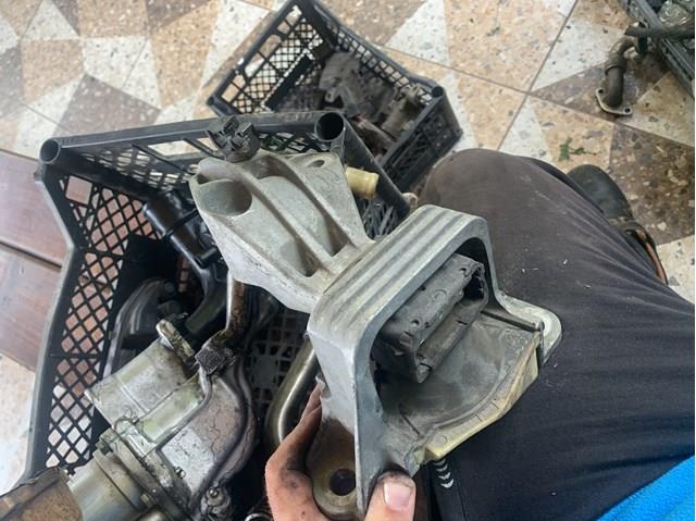 Права подушка двигуна 112100020R RENAULT