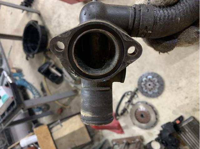 Водяний патрубок 1336P5 PEUGEOT