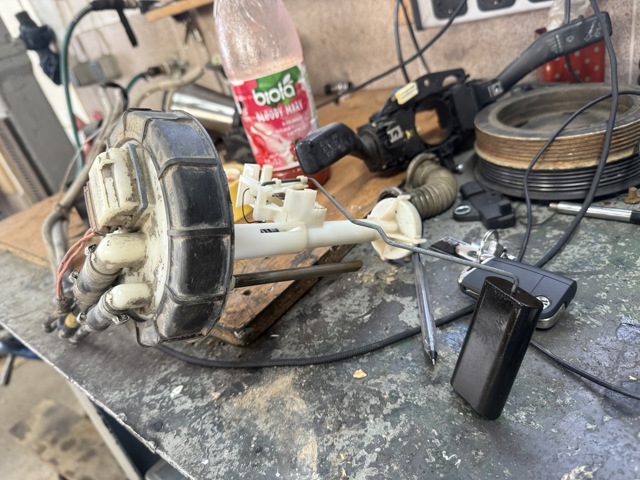 Датчик рівня палива в баку 152531 PEUGEOT