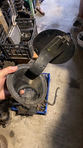Дверцята бензобака 1537776 FORD