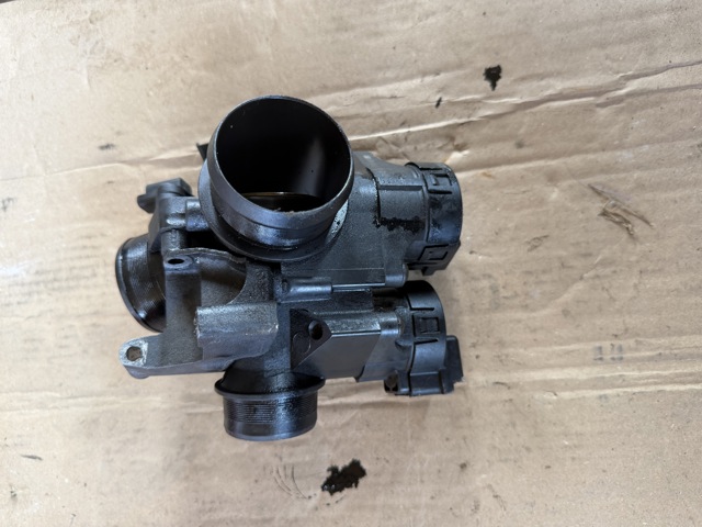 Дросільна заслінка в зборі 1556103 FORD