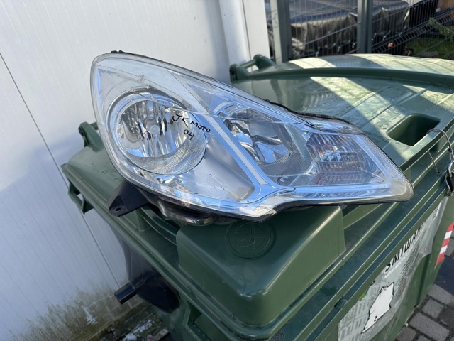 Фара передня права 1606930080 PEUGEOT