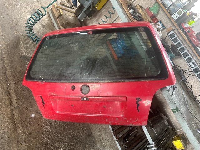 Двері багажника Volkswagen Golf 3