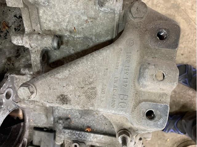 Кронштейн подушки коробки передач 1K0199117BQ VAG