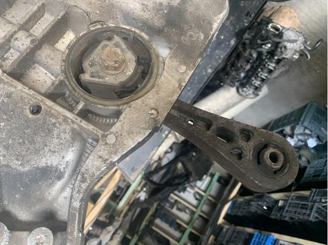 Опора двигуна задня Volkswagen Caddy 4