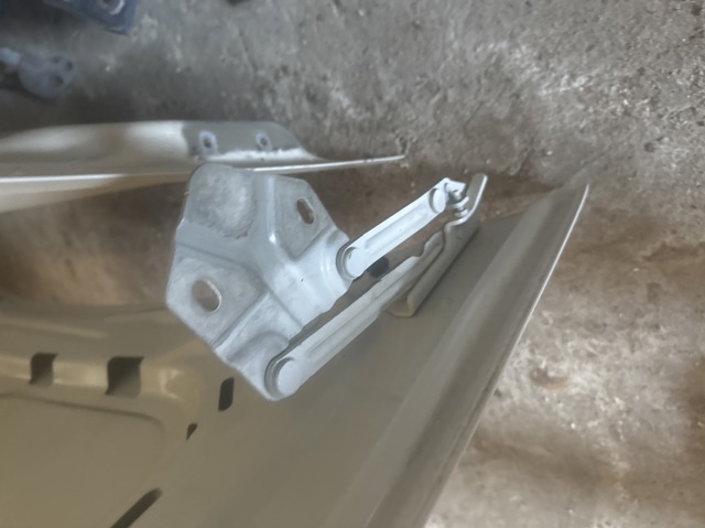 Завіса капота права 1T0823302E VAG