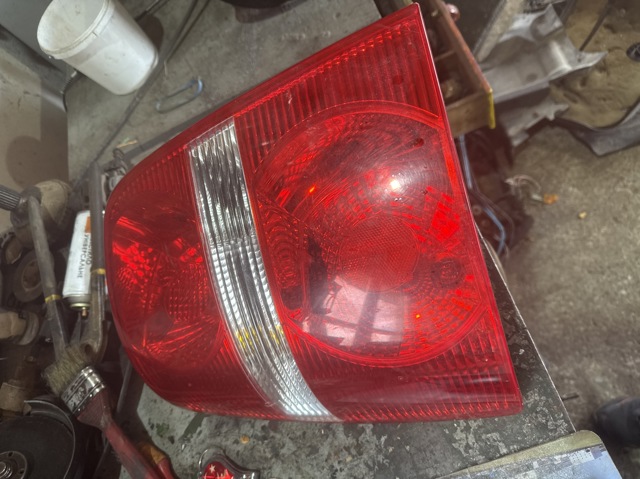 Задня ліва фара 1T0945095G VAG
