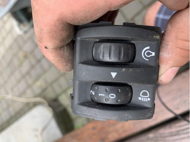 Кнопка коректора фар 251900001R RENAULT
