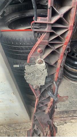 Запор капота (замок і привід замка капота) 3M5116700 FORD
