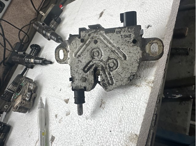 Запор капота (замок і привід замка капота) 4895286 FORD