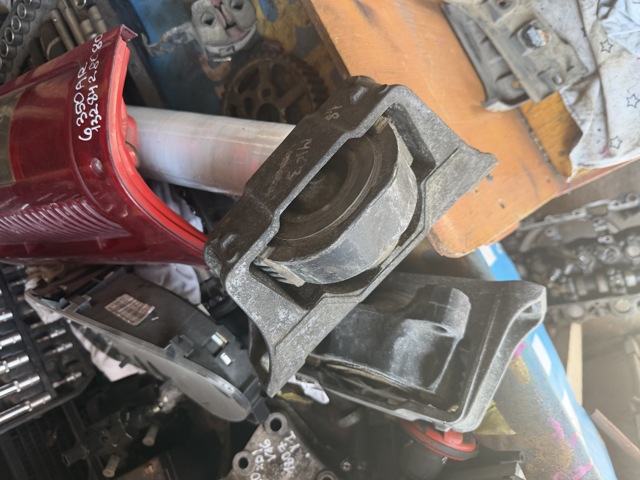 Права опора двигуна 4M516F012DC FORD