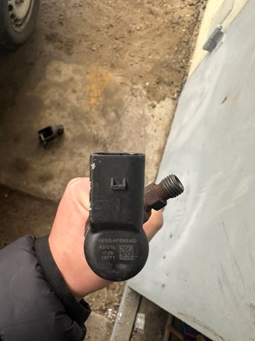 Форсунка вприску палива 4M5Q9F593AD FORD