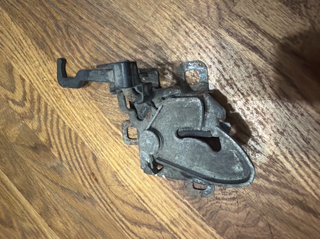 Замок капота 51781077 FIAT