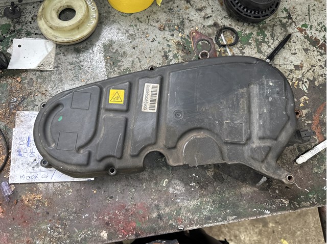 Кришка двигуна передня 55205590 FIAT
