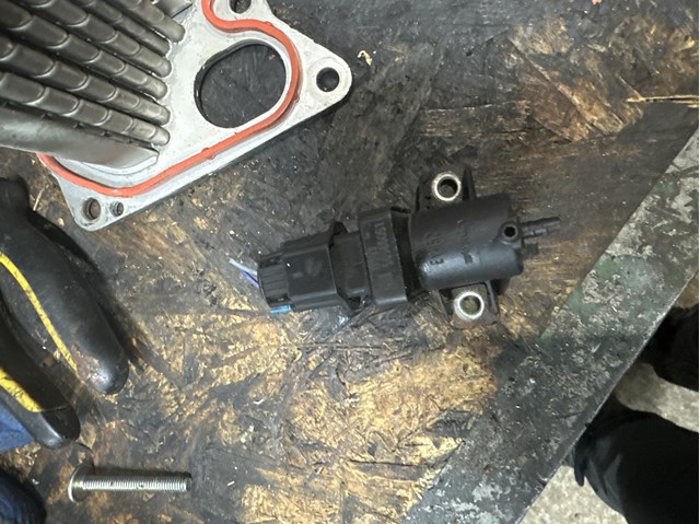 Клапан соленоїд регулювання заслонки EGR 55566051 GM
