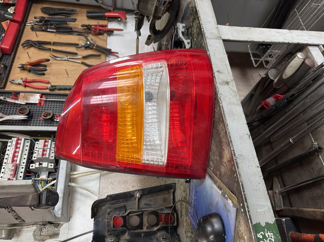 Задній правий стоп 6223020 OPEL