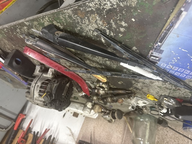 Важіль-поводок двірника заднього скла 6429K9 PEUGEOT