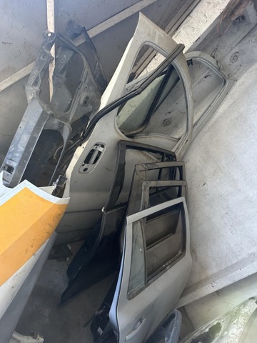 Дверка передня права 7751478601 RENAULT