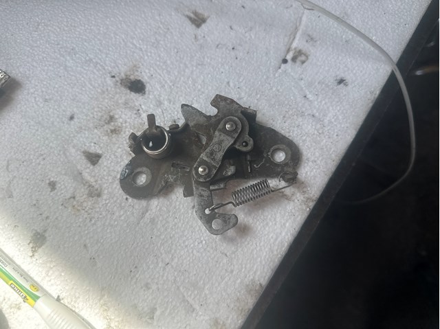 Запор капота (замок і привід замка капота) 793445 PEUGEOT