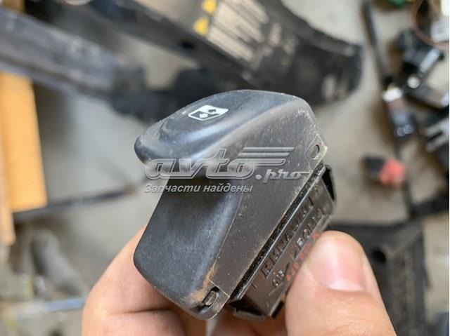 Кнопка вмикання двигуна склопідіймача передня права 8200090327 RENAULT