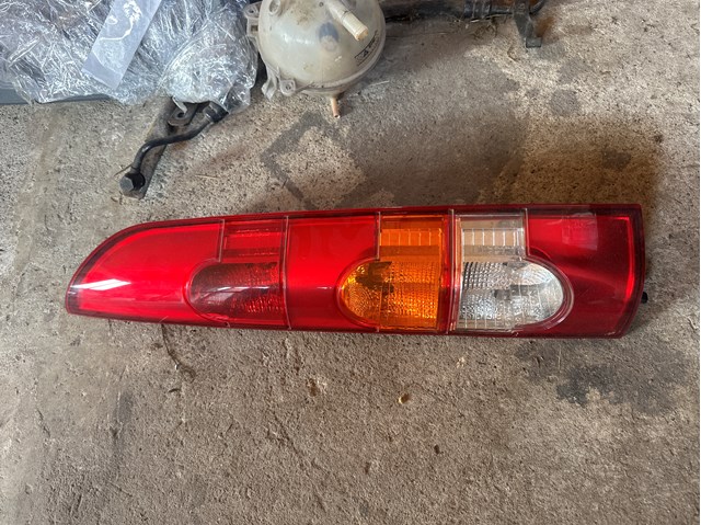 Задній правий стоп 8200150621 RENAULT