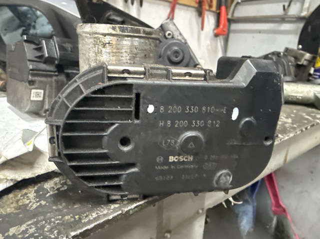 Заслінка повітряна 8200330812 RENAULT