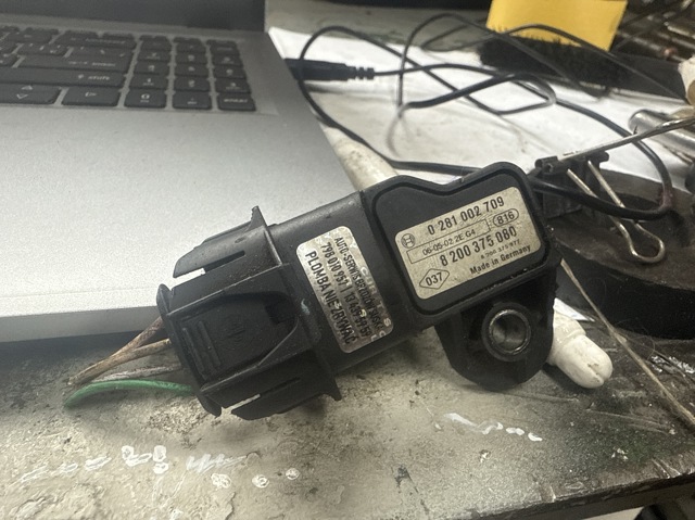 Датчик тиску повітря 8200375080 RENAULT