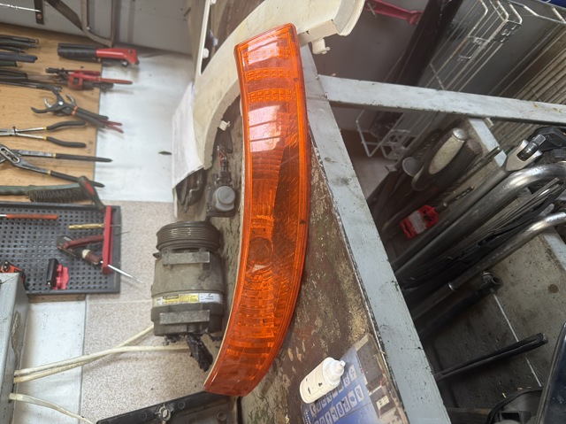 Вказівник повороту правий 8200402981 RENAULT