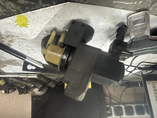 Перетворювач тиску (соленоїд) наддуву / EGR 8200486264 RENAULT