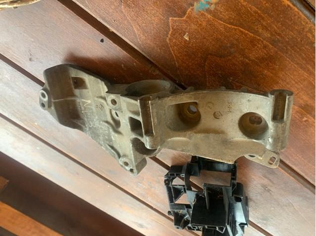 Кронштейн генератора 8200669494 RENAULT