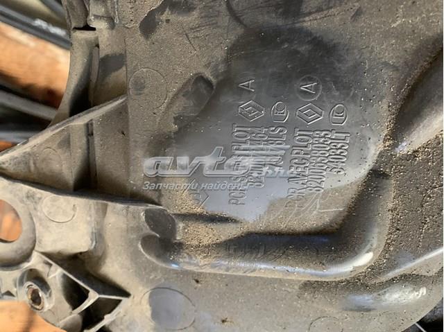 Кришка двигуна декоративна 8200672464 RENAULT