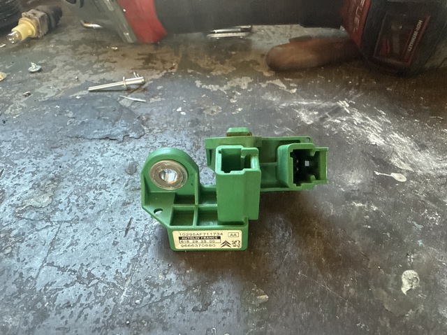 Датчик SRS 8217F6 PEUGEOT