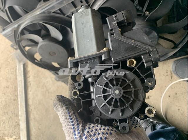 Двигун склопідіймача двері передньої, правої 8L3959802 VAG