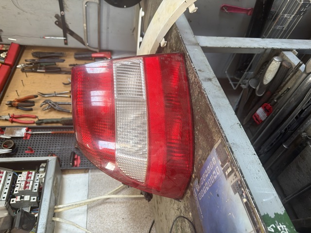 Задня ліва фара 90568047 OPEL