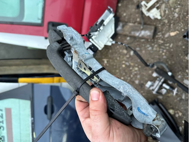 Тримач зовнішньої ручки дверей, передньої правої 910959 PEUGEOT