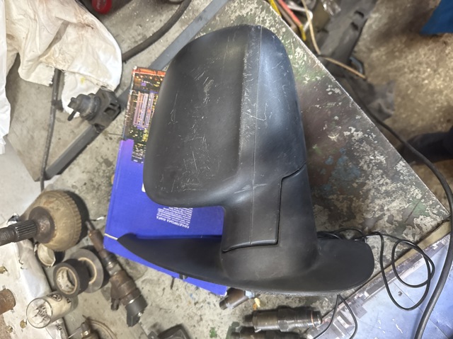 Бічне дзеркало заднього виду ліве 963027201R RENAULT