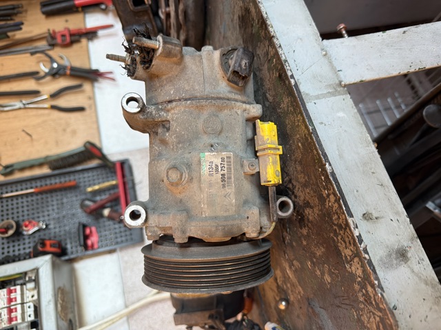 Компресор кондиціонера 9659875780 PEUGEOT