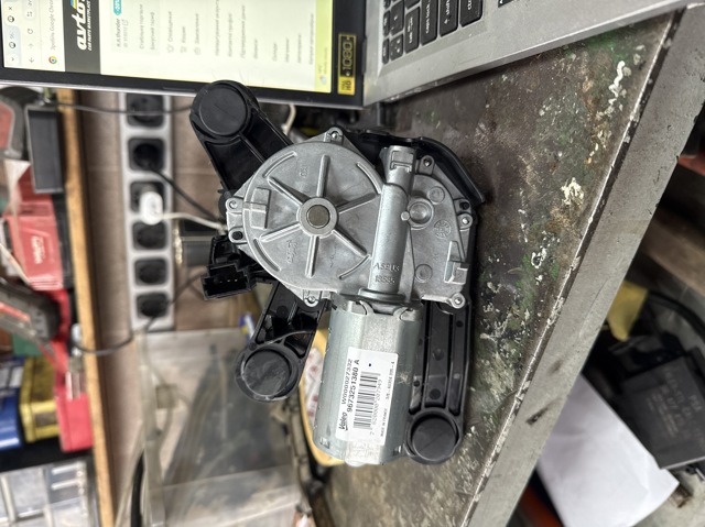 Склоочисник дверей задка 9673251380 PEUGEOT
