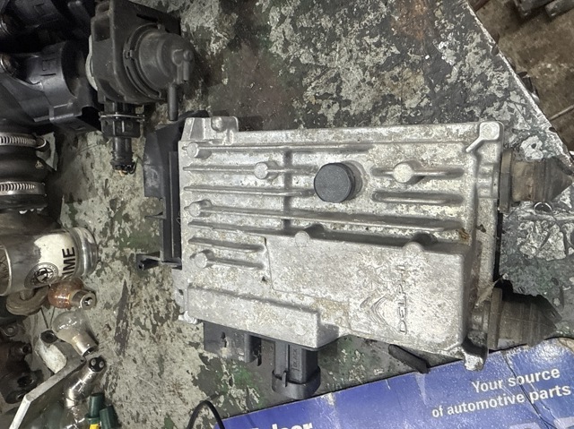 Стабілізатор напруги 9810858380 PEUGEOT