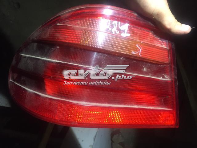 Задній лівий зовнішній ліхтар A2108200164 MERCEDES