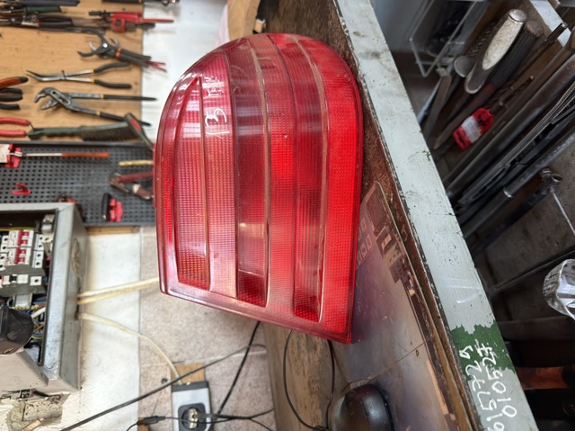 Фара задня права зовнішня A2108200264 MERCEDES