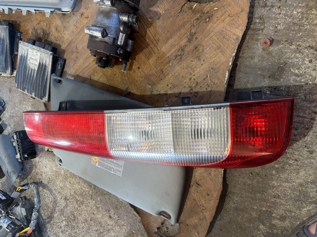 Задня ліва фара A6398201664 MERCEDES